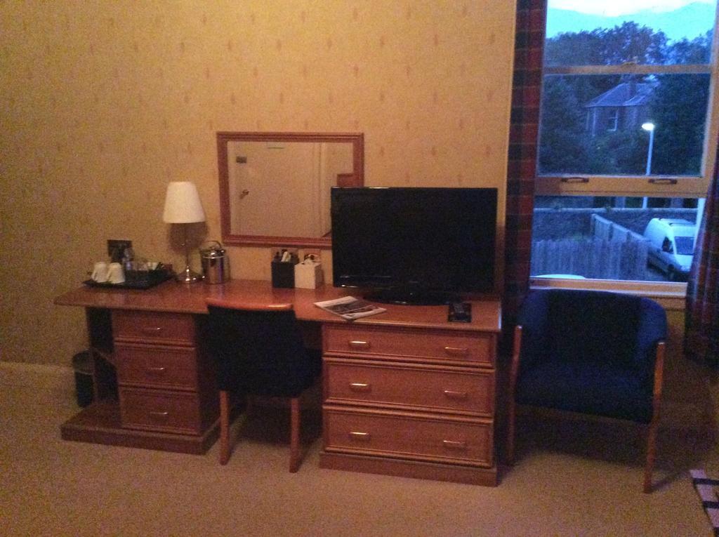 Taychreggan Hotel Dundee Room photo